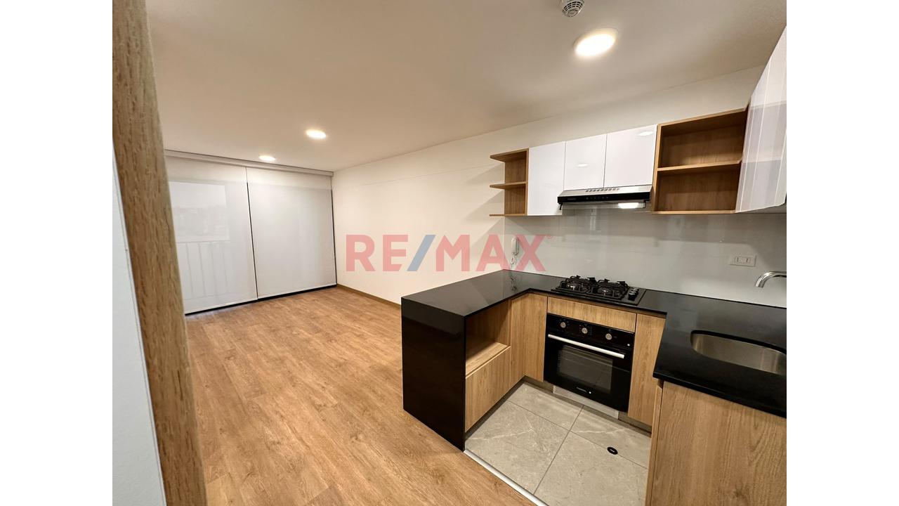 ¡Estrena Tu Nuevo Hogar! Alquilo Miniflat En Av. San Felipe! — foto 2
