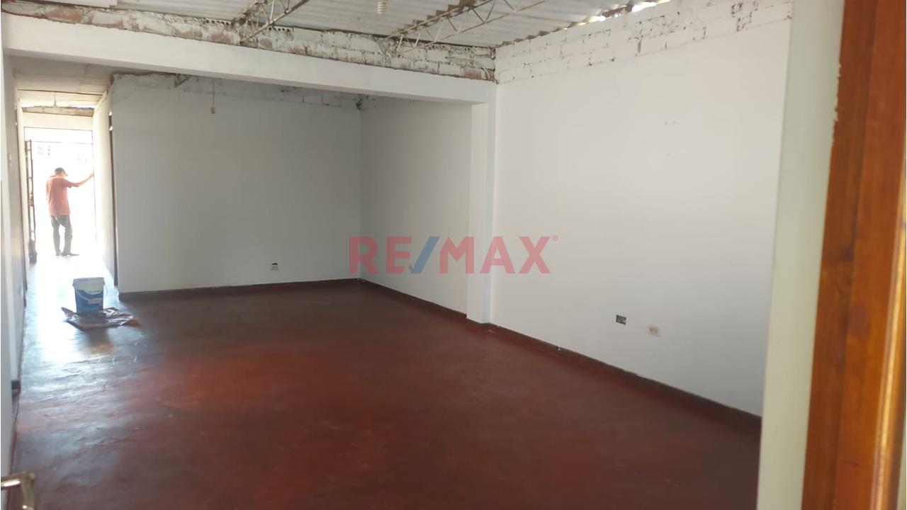 Casa En Venta En Villa María Del Triunfo – Amplio Terreno De 217.45 M² — foto 8