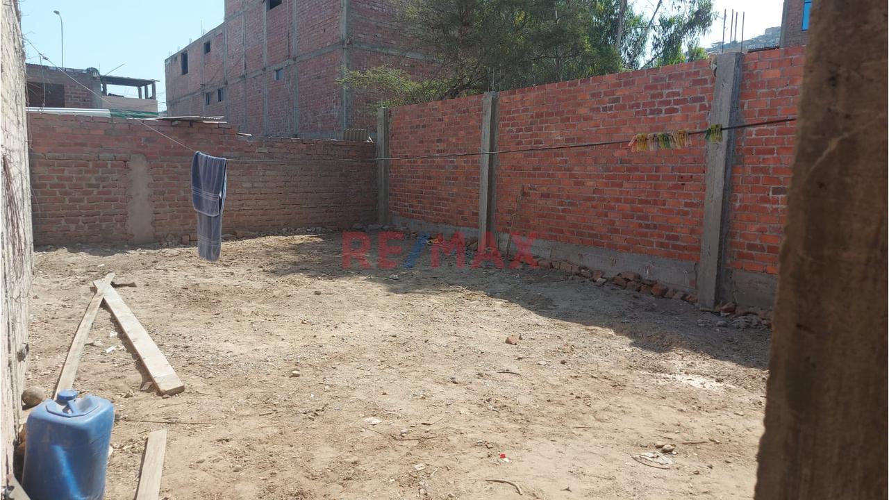 Casa En Venta En Villa María Del Triunfo – Amplio Terreno De 217.45 M² — foto 2
