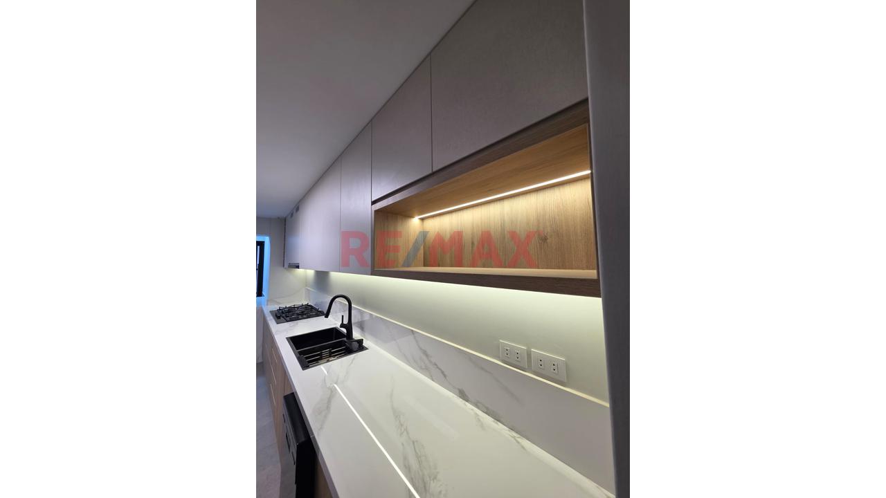 Exclusivo Dúplex En Miraflores | Diseño, Terrazas Y 2 Ingresos Independientes — foto 3