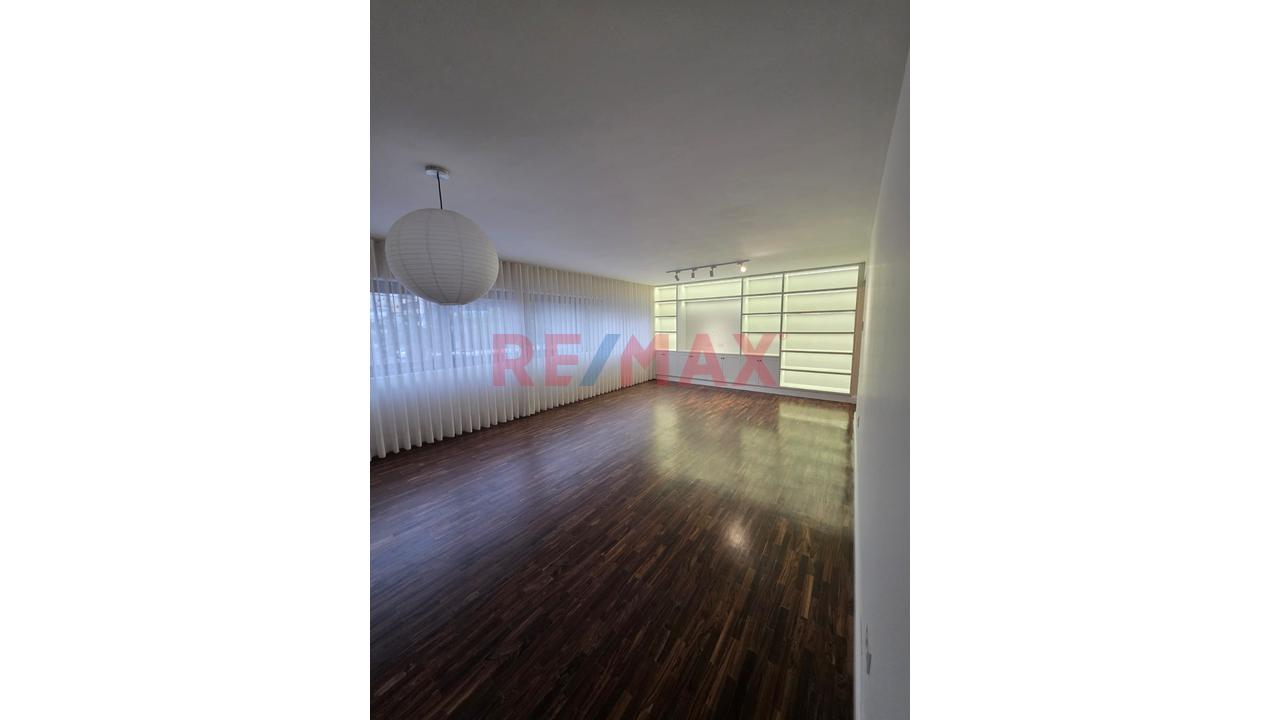 Exclusivo Dúplex En Miraflores | Diseño, Terrazas Y 2 Ingresos Independientes — foto 8