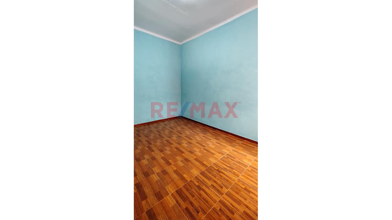 Casa Con Vista Interna De 107 M² Con Amplio Patio Y Aires En Breña — foto 9