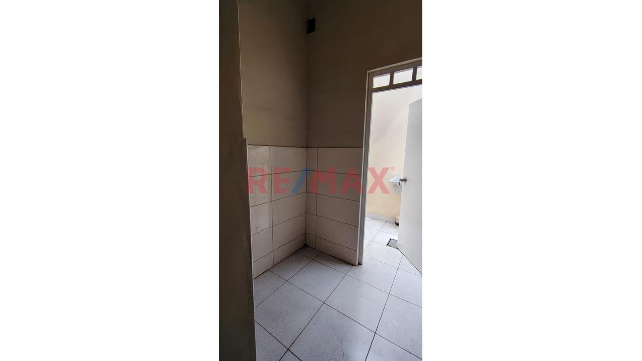 Casa Con Vista Interna De 107 M² Con Amplio Patio Y Aires En Breña — foto 7