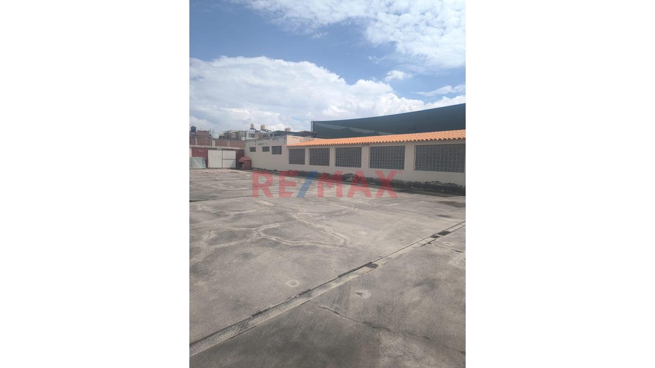 Terreno Con Local De Ventos Y Cancha Deportiva En Venta - En Plena Av. Salaverry - Socabaya - 7