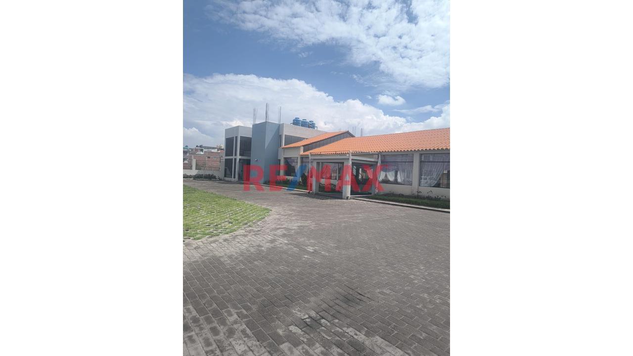 Terreno Con Local De Ventos Y Cancha Deportiva En Venta - En Plena Av. Salaverry - Socabaya
