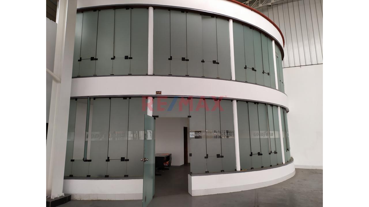 ¡Amplio Local Comercial Con Excelente Potencial Para Negocio En San Luis! - 5