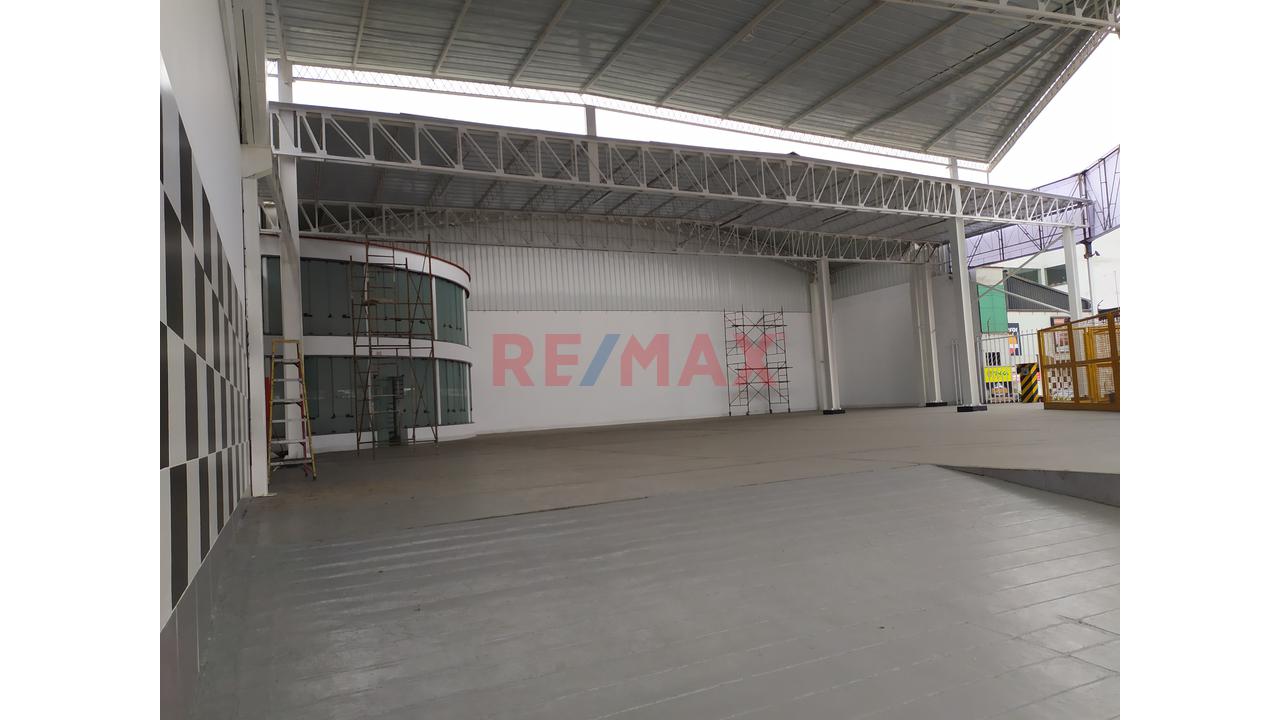 ¡Amplio Local Comercial Con Excelente Potencial Para Negocio En San Luis! - 4