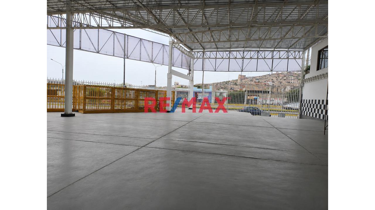 ¡Amplio Local Comercial Con Excelente Potencial Para Negocio En San Luis! - 1