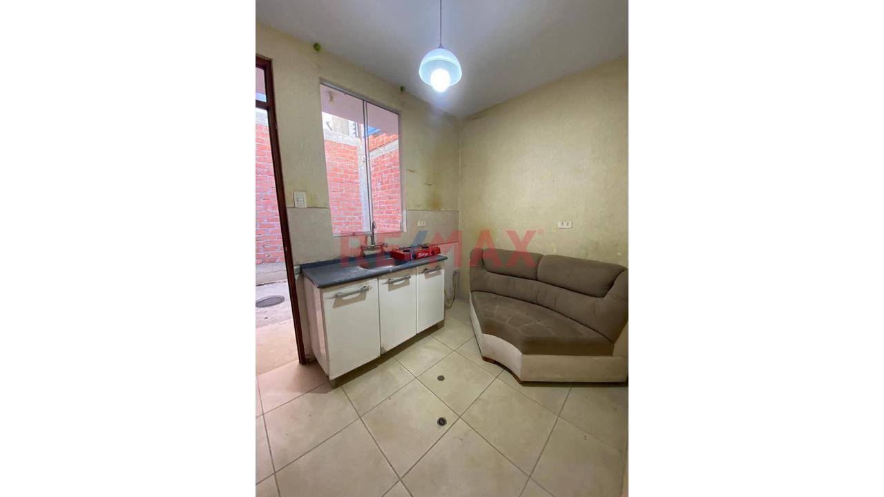 Venta De Casa En Urb La Planicie Etapa I Mz C2 Lote 35 - 8