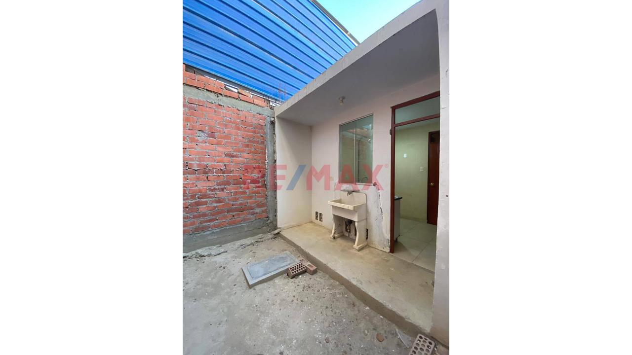 Venta De Casa En Urb La Planicie Etapa I Mz C2 Lote 35 - 13