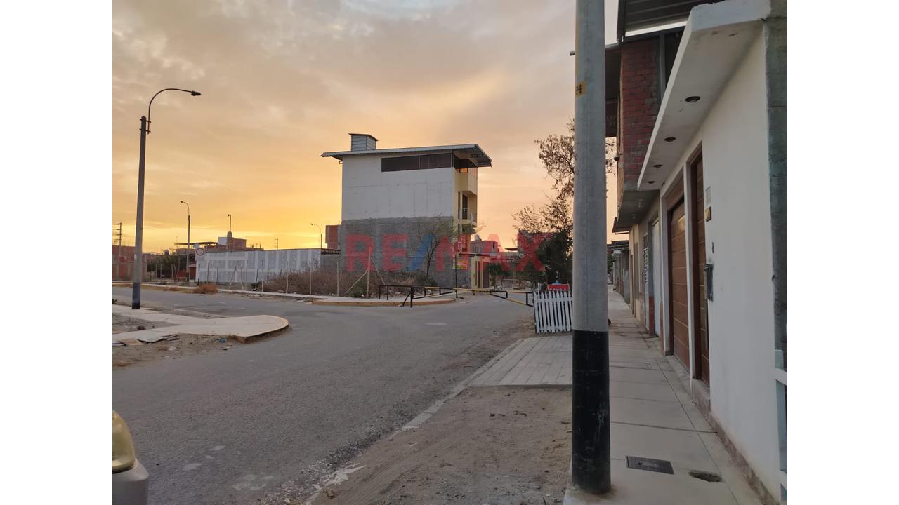 Venta De Casa En Urb La Planicie Etapa I Mz C2 Lote 35 - 4