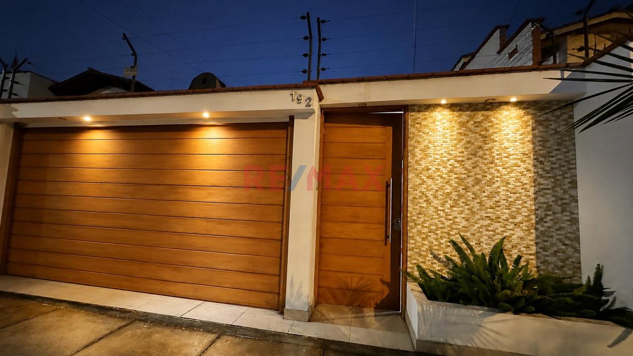 Vendo Casa 2 Pisos Y Terraza Con Doble Cochera - 2