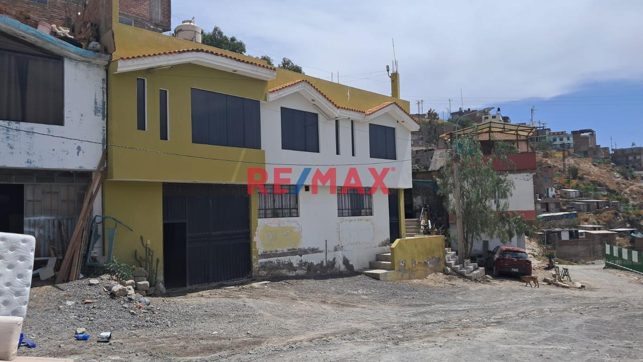 Oportunidad Unica! Casa De 2 Pisos En Venta, 136 M2, En Paucarpata, Arequipa