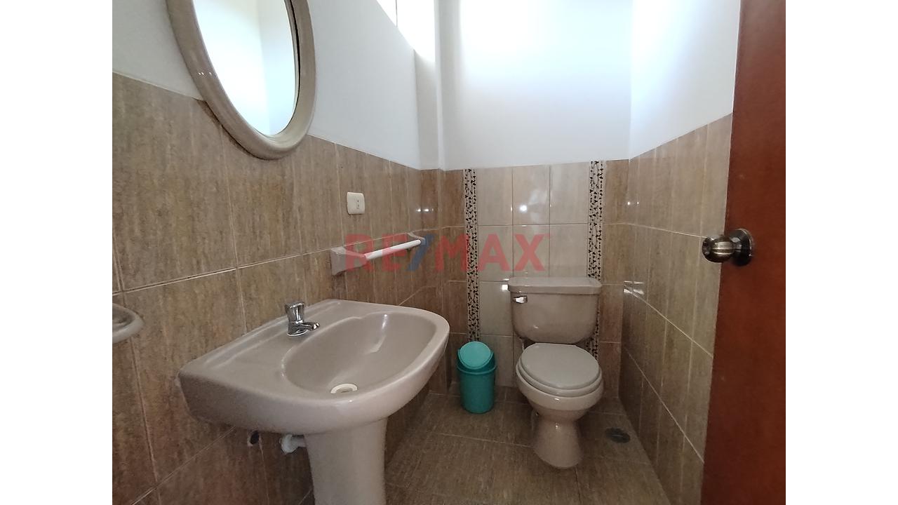 Alquilo Casa 3 Niveles En Condominio En Av Casuarinas Urb. Los Geranios — foto 4