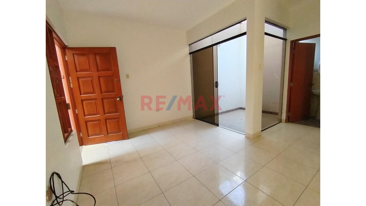 Alquilo Casa 3 Niveles En Condominio En Av Casuarinas Urb. Los Geranios