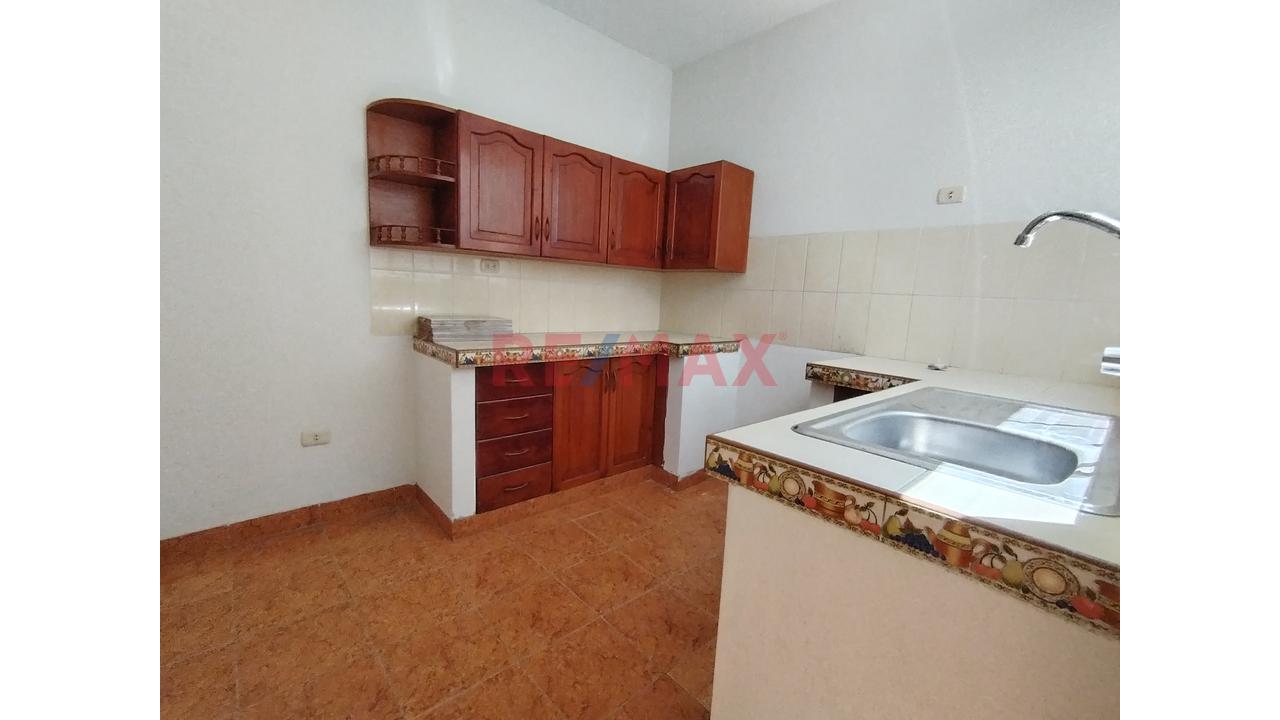 Alquilo Casa 3 Niveles En Condominio En Av Casuarinas Urb. Los Geranios — foto 9