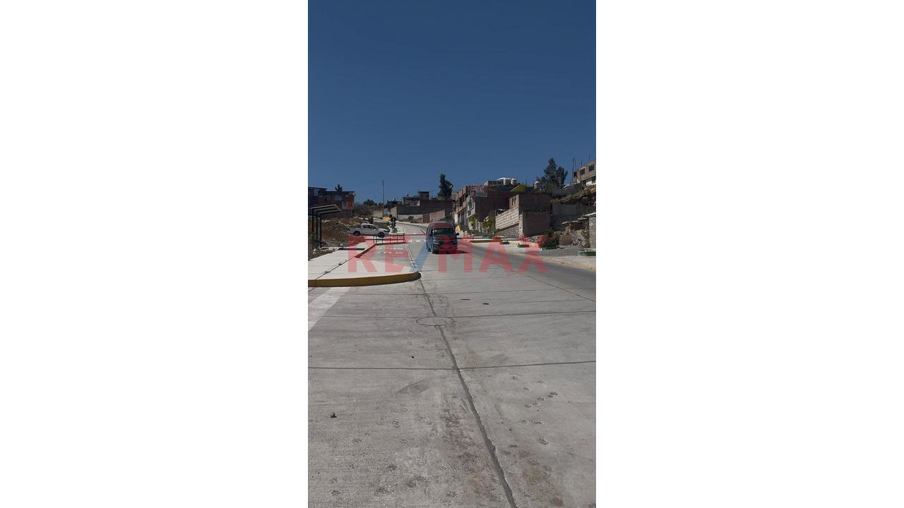 Terreno Con Vista Panorámica, Doble Fachada Y Construcción En Paucarpata — foto 2