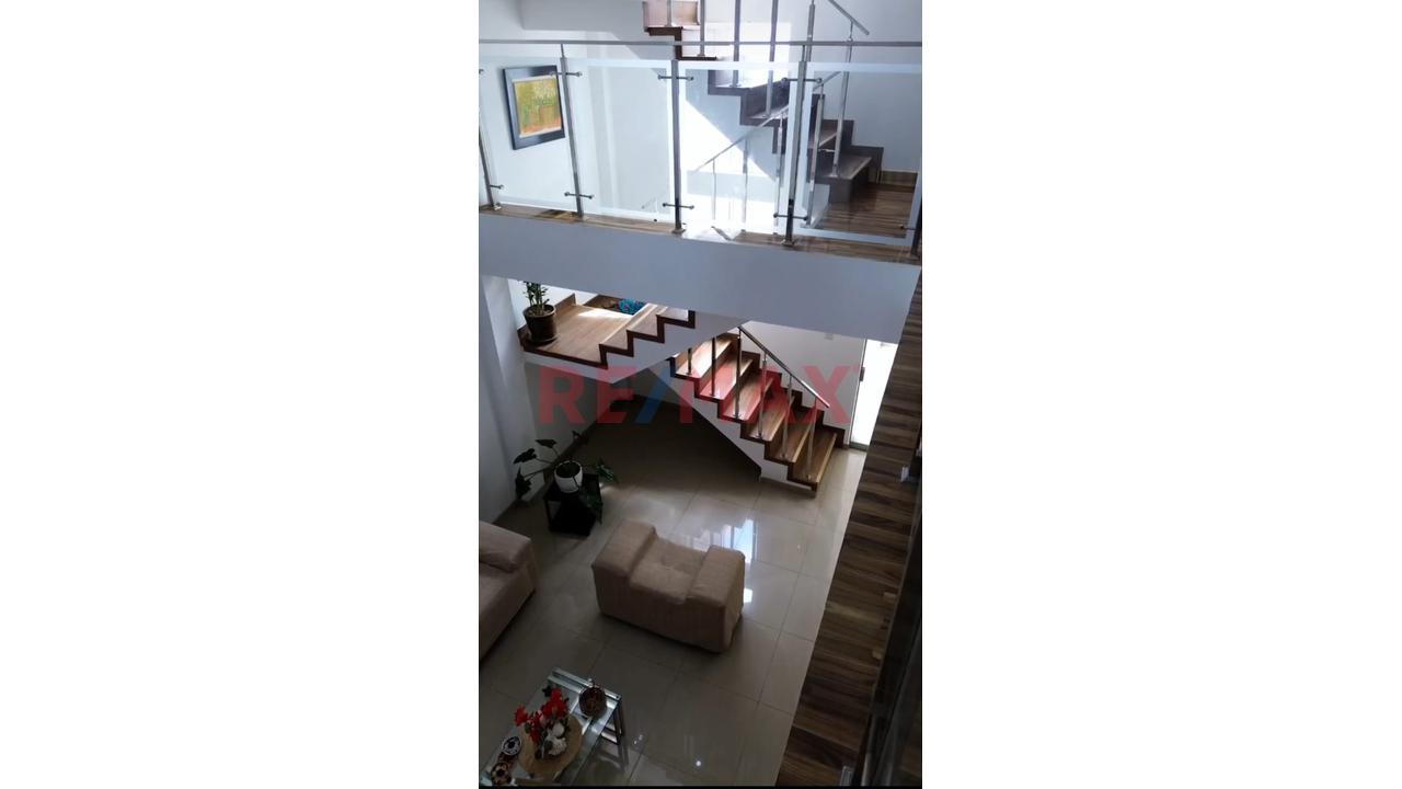 🔥Gran  Oportunidad😮 Se Vende Casa 📮 Urb. Centenario Palmeras Ii Etapa   📐 282.00  M2  A Solo  S/500.000 - 4