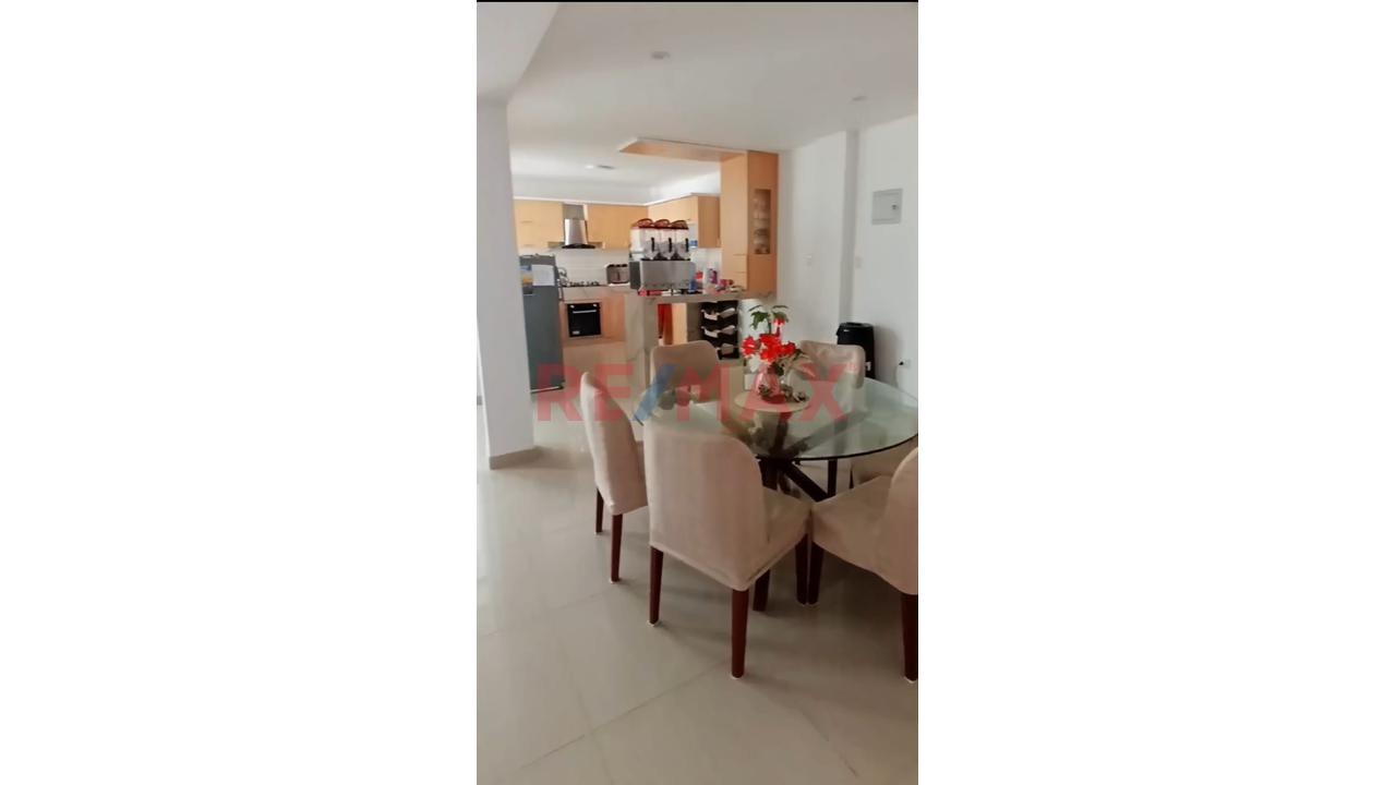 🔥Gran  Oportunidad😮 Se Vende Casa 📮 Urb. Centenario Palmeras Ii Etapa   📐 282.00  M2  A Solo  S/500.000 - 11