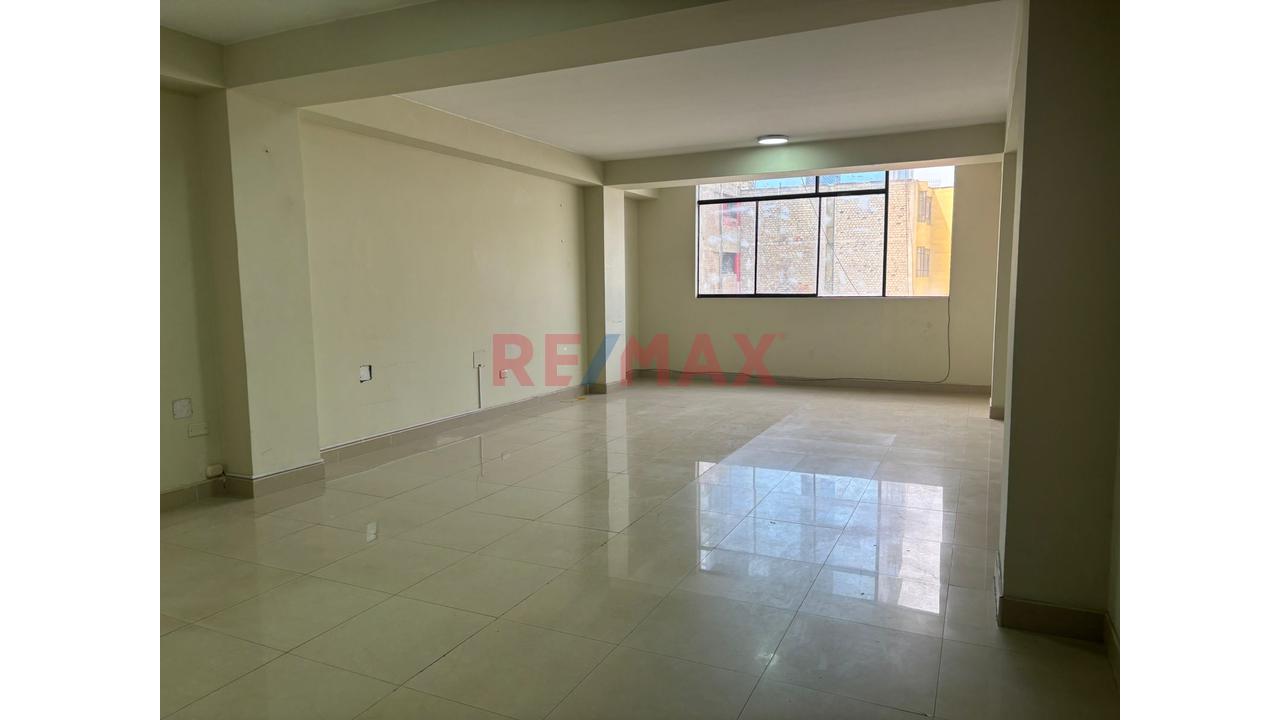 🏢 Oficina Administrativa En Lince En 3Er Piso– Ubicación Estratégica - 2