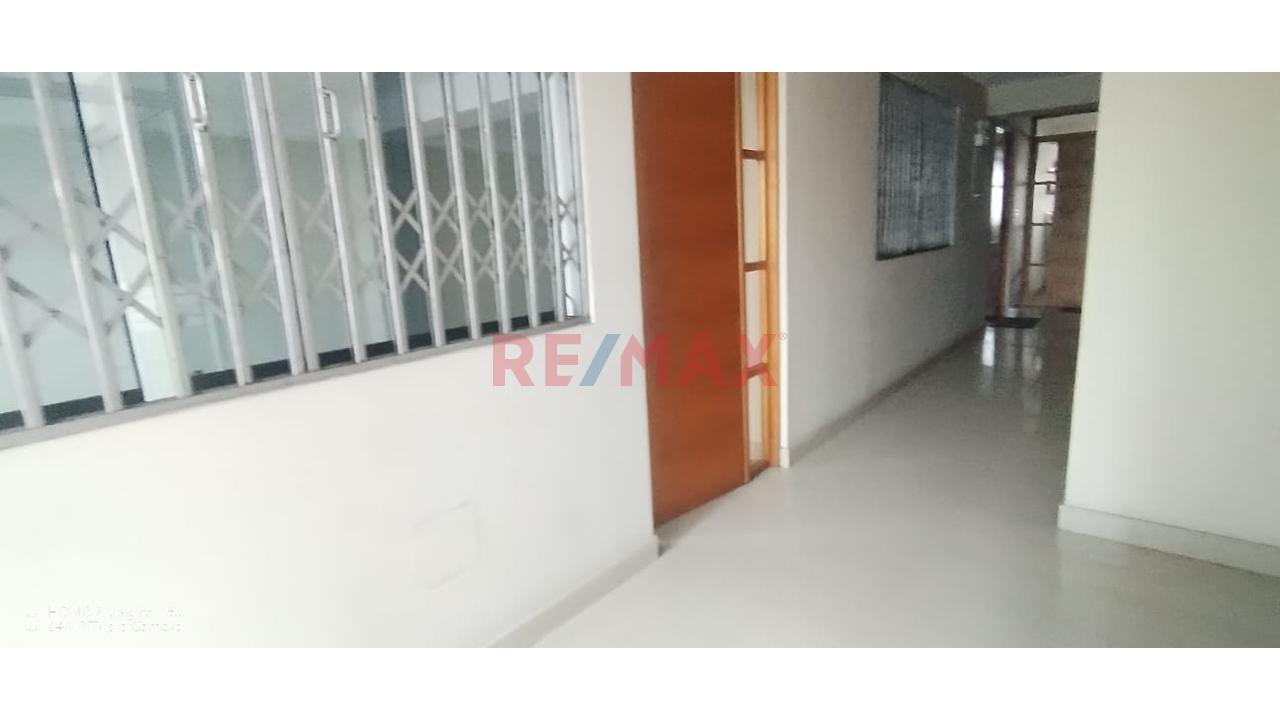 🏢 Oficina Administrativa En Lince En 4To Piso– Ubicación Estratégica - 4