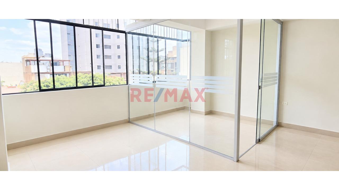 🏢 Oficina Administrativa En Lince En 4To Piso– Ubicación Estratégica - 2