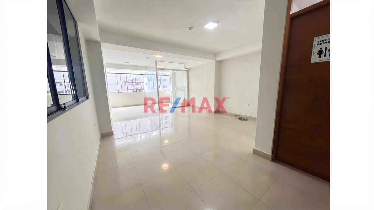 🏢 Oficina Administrativa En Lince En 4To Piso– Ubicación Estratégica - 7
