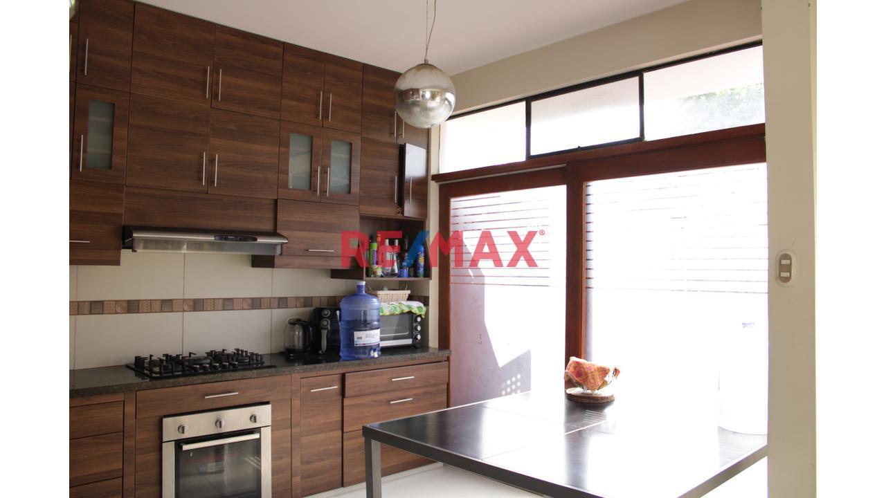 🏡🔥 ¡Casa En Venta En Miraflores Country Club! | 200 M² | 360 M² Construidos | 3 Habitaciones Con Baño - 2
