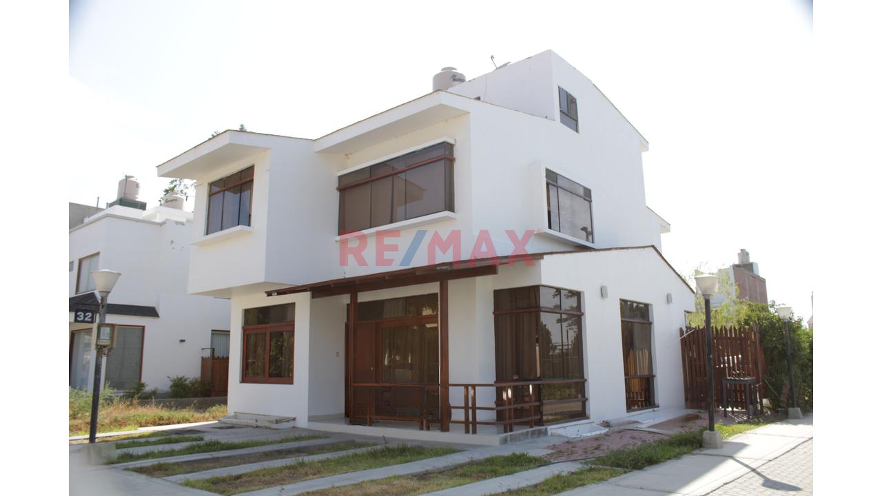🏡🔥 ¡Casa En Venta En Miraflores Country Club! | 200 M² | 360 M² Construidos | 3 Habitaciones Con Baño - 1