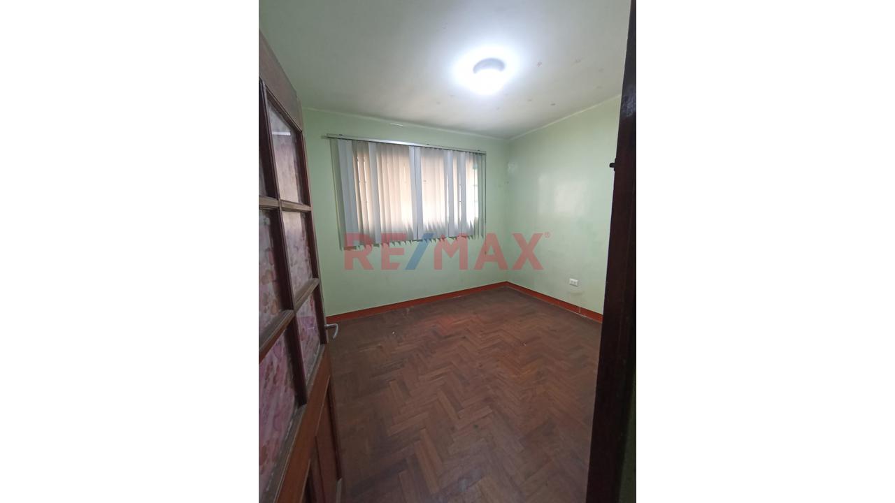 Casa De 2 Pisos Con Entrada Independiente - Rimac - 4
