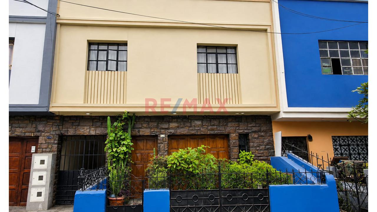 Casa De 2 Pisos Con Entrada Independiente - Rimac - 2