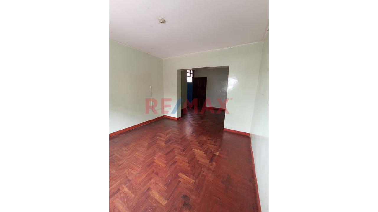 Casa De 2 Pisos Con Entrada Independiente - Rimac - 18