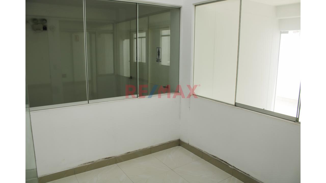 Alquilo Oficina / Consultorio – Miraflores | 90 M² | 2.º Piso | Ascensor — foto 11