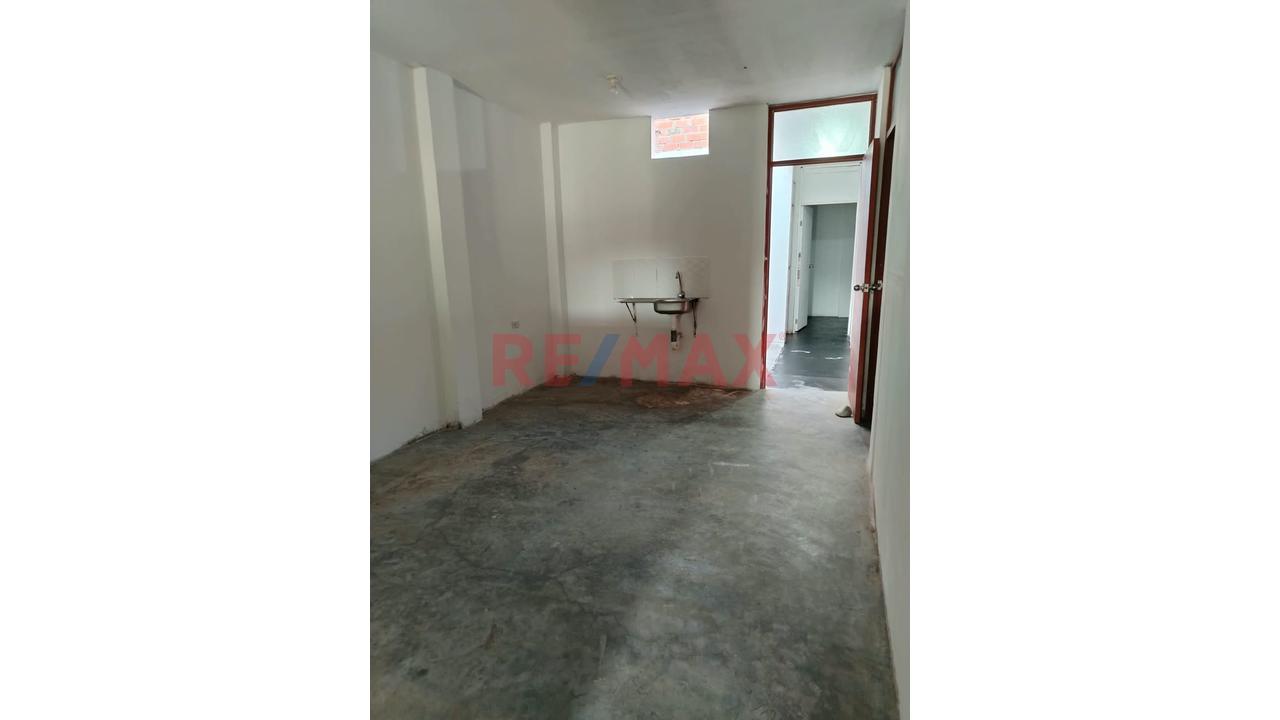 🏡 Venta De Casa + 2 Departamentos En Proyección En Monsefú - 11