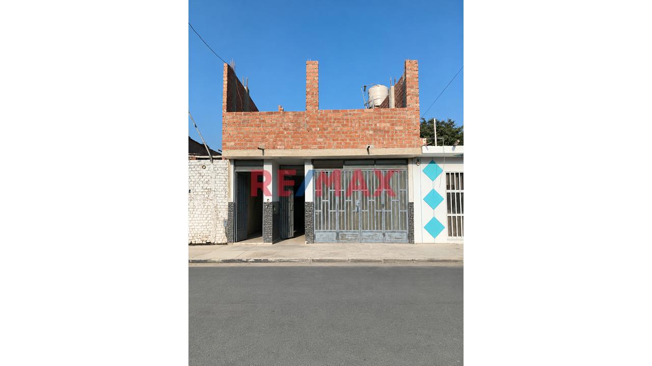 🏡 Venta De Casa + 2 Departamentos En Proyección En Monsefú - 1