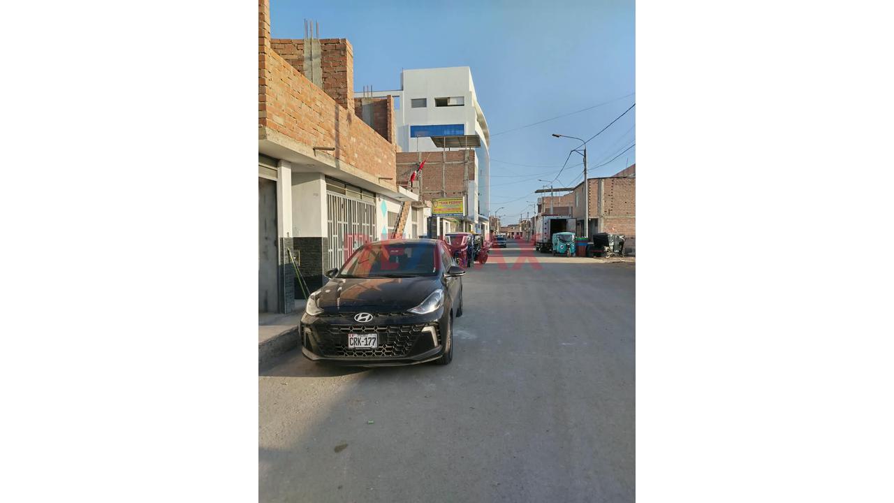 🏡 Venta De Casa + 2 Departamentos En Proyección En Monsefú - 2