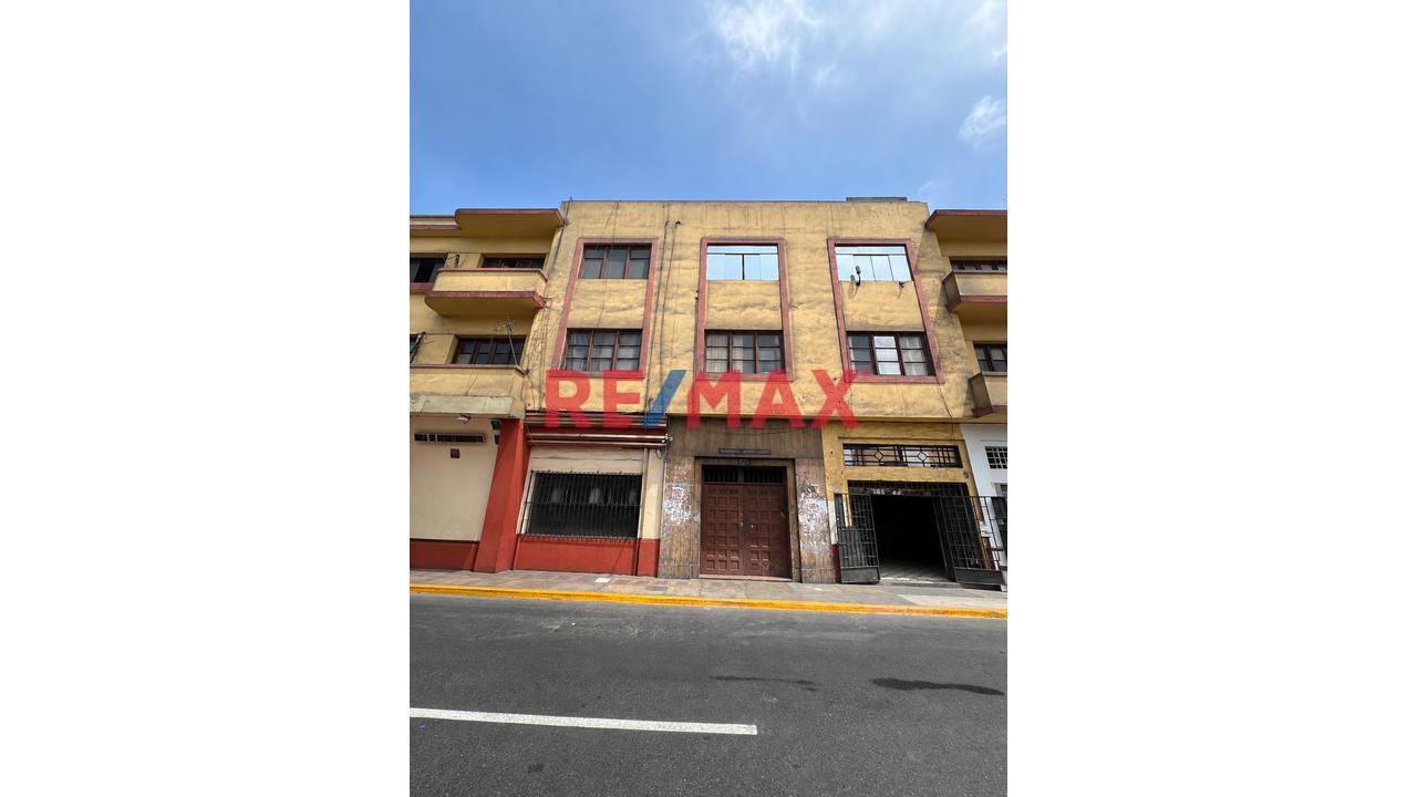 🏢 Vendo Ambiente De 80 M² Frente A Plaza Dos De Mayo – Cercado De Lima - 1