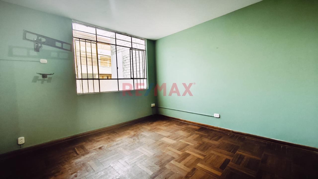 Alquilo Mini Dpto 35 M2 2Do Piso Urb. Las Brisas A Pocas Cdras. De  La Universidad Catolica Y San Marcos