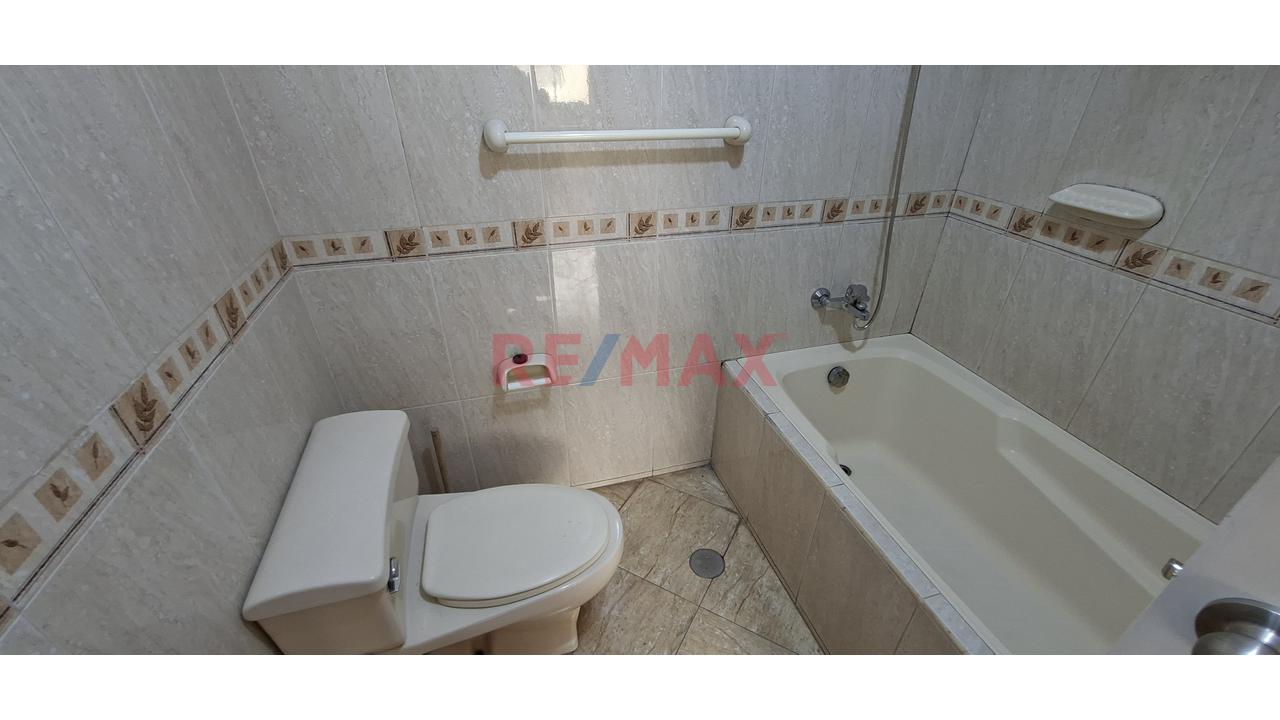 Alquiler De Departamento 113 Mts Con 3 Habitaciones En San Juan De Miraflores — foto 2