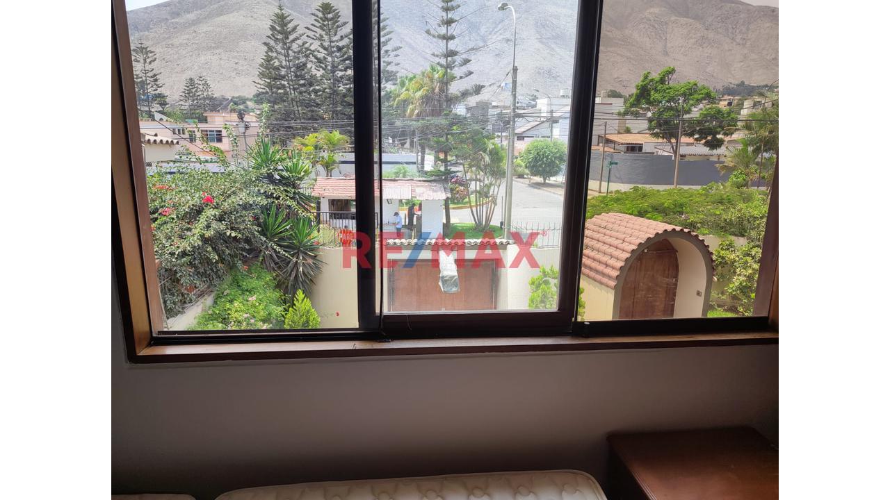 Casa En Venta En La Molina - 4 Dormitorios Con Piscina, Jardín — foto 11