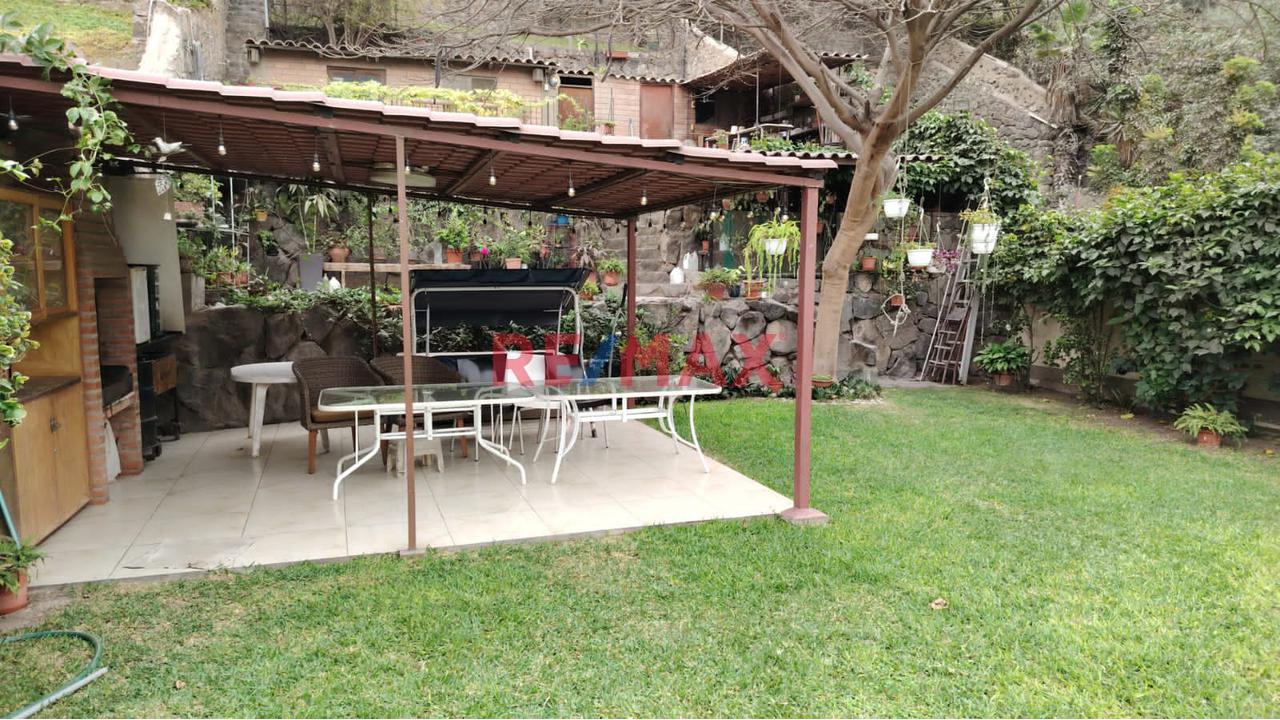 Casa En Venta En La Molina - 4 Dormitorios Con Piscina, Jardín — foto 2