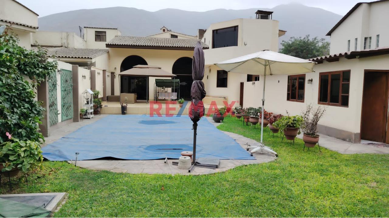 Casa En Venta En La Molina - 4 Dormitorios Con Piscina, Jardín — foto 4