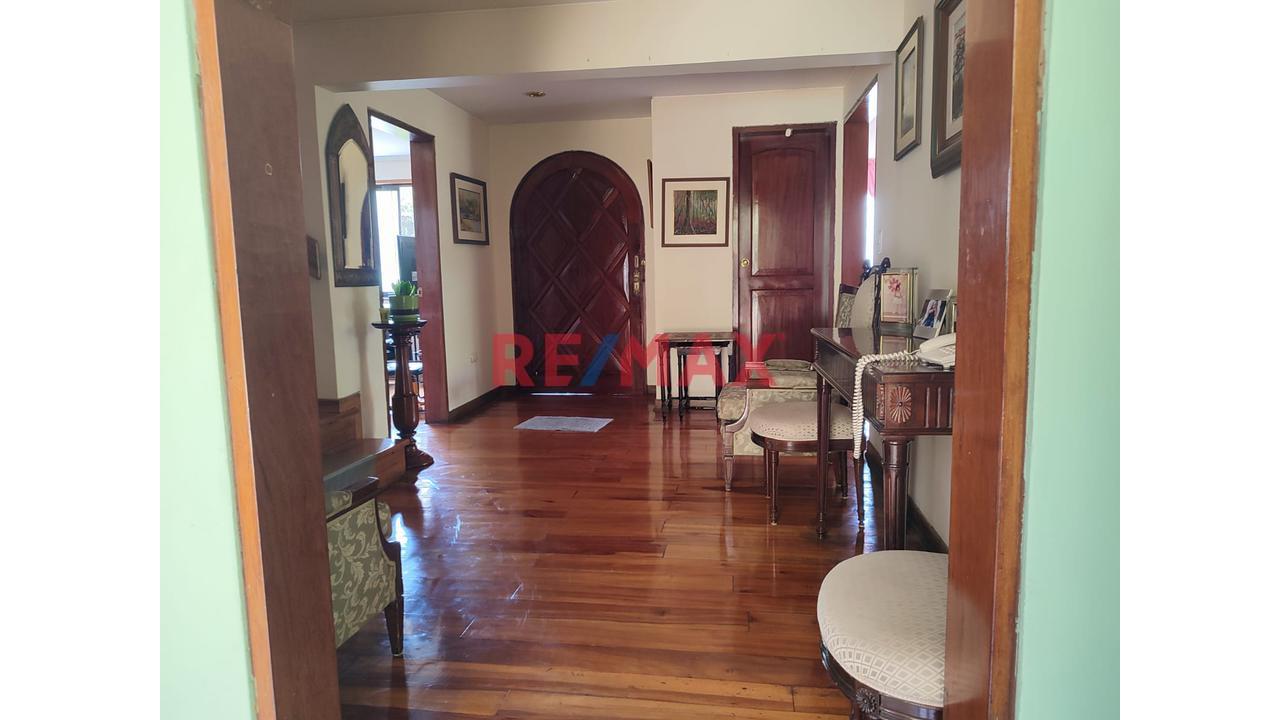 Casa En Venta En La Molina - 4 Dormitorios Con Piscina, Jardín — foto 8