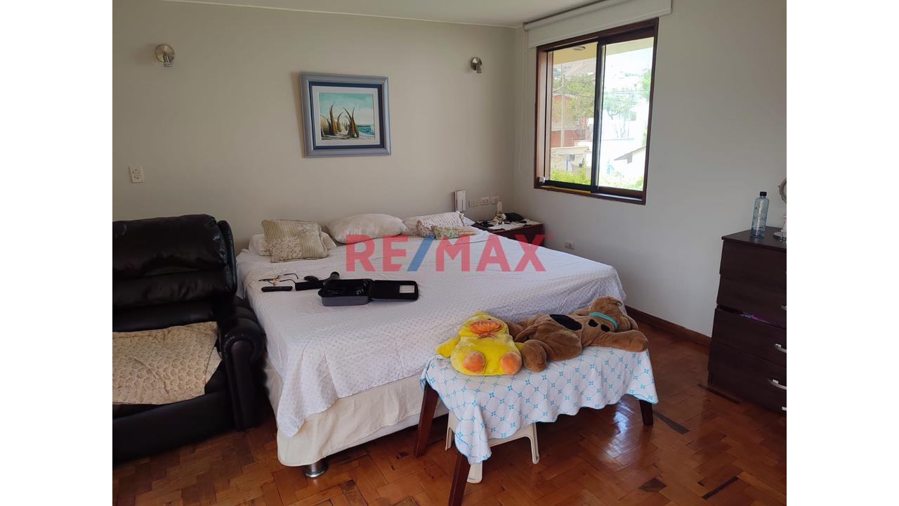 Casa En Venta En La Molina - 4 Dormitorios Con Piscina, Jardín — foto 12