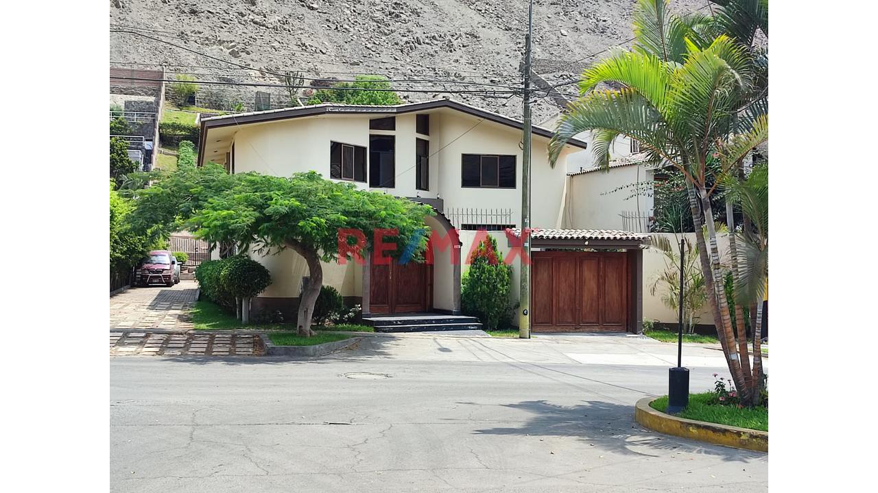 Casa En Venta En La Molina - 4 Dormitorios Con Piscina, Jardín — foto 13