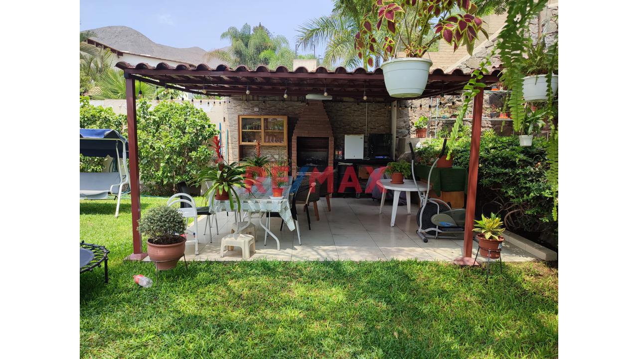 Casa En Venta En La Molina - 4 Dormitorios Con Piscina, Jardín — foto 3