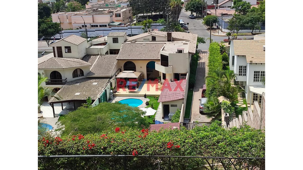 Casa En Venta En La Molina - 4 Dormitorios Con Piscina, Jardín — foto 7