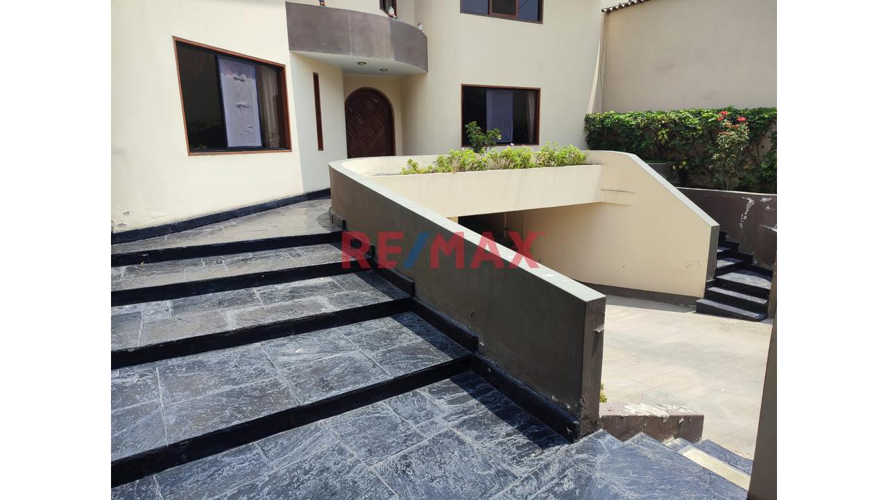Casa En Venta En La Molina - 4 Dormitorios Con Piscina, Jardín — foto 15