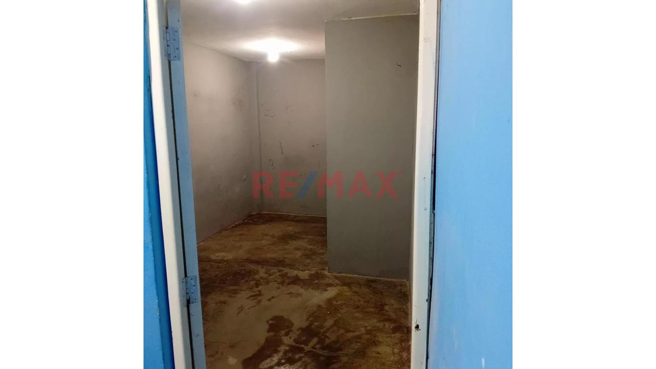 Casa En Venta De 2 Pisos Más Azotea En Calle Saenz Peña - Chiclayo - 3