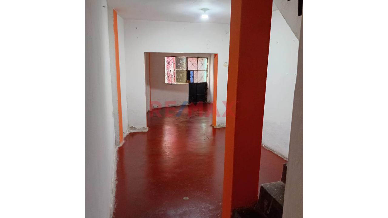 Casa En Venta De 2 Pisos Más Azotea En Calle Saenz Peña - Chiclayo - 9